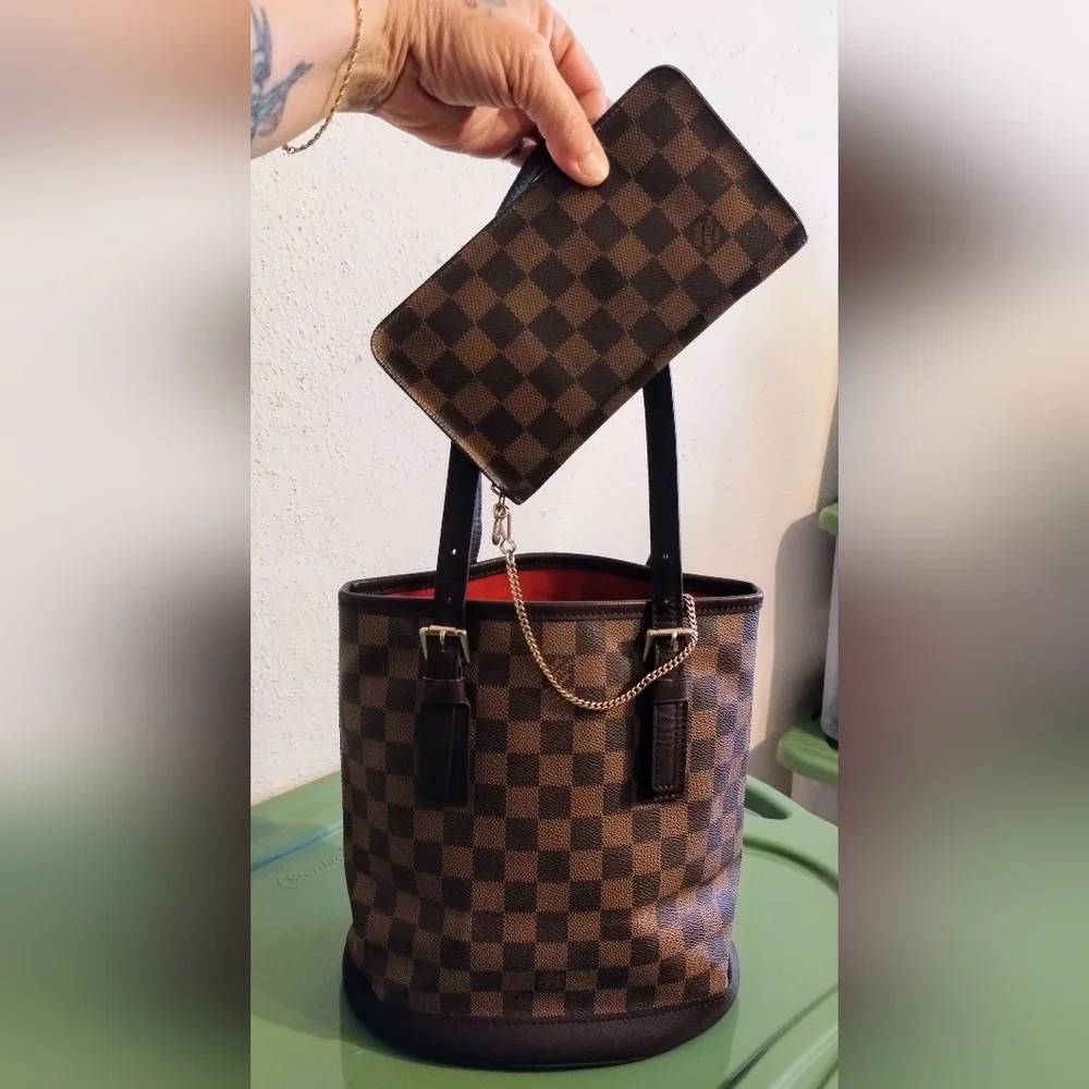 Louis Vuitton Damier Ebene Bucket Bag With Matching Wallet EUC - Picture 2 of 16